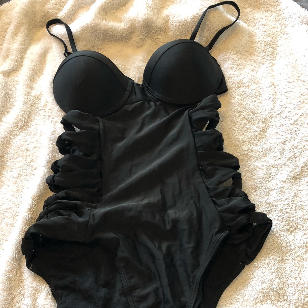 One piece swim